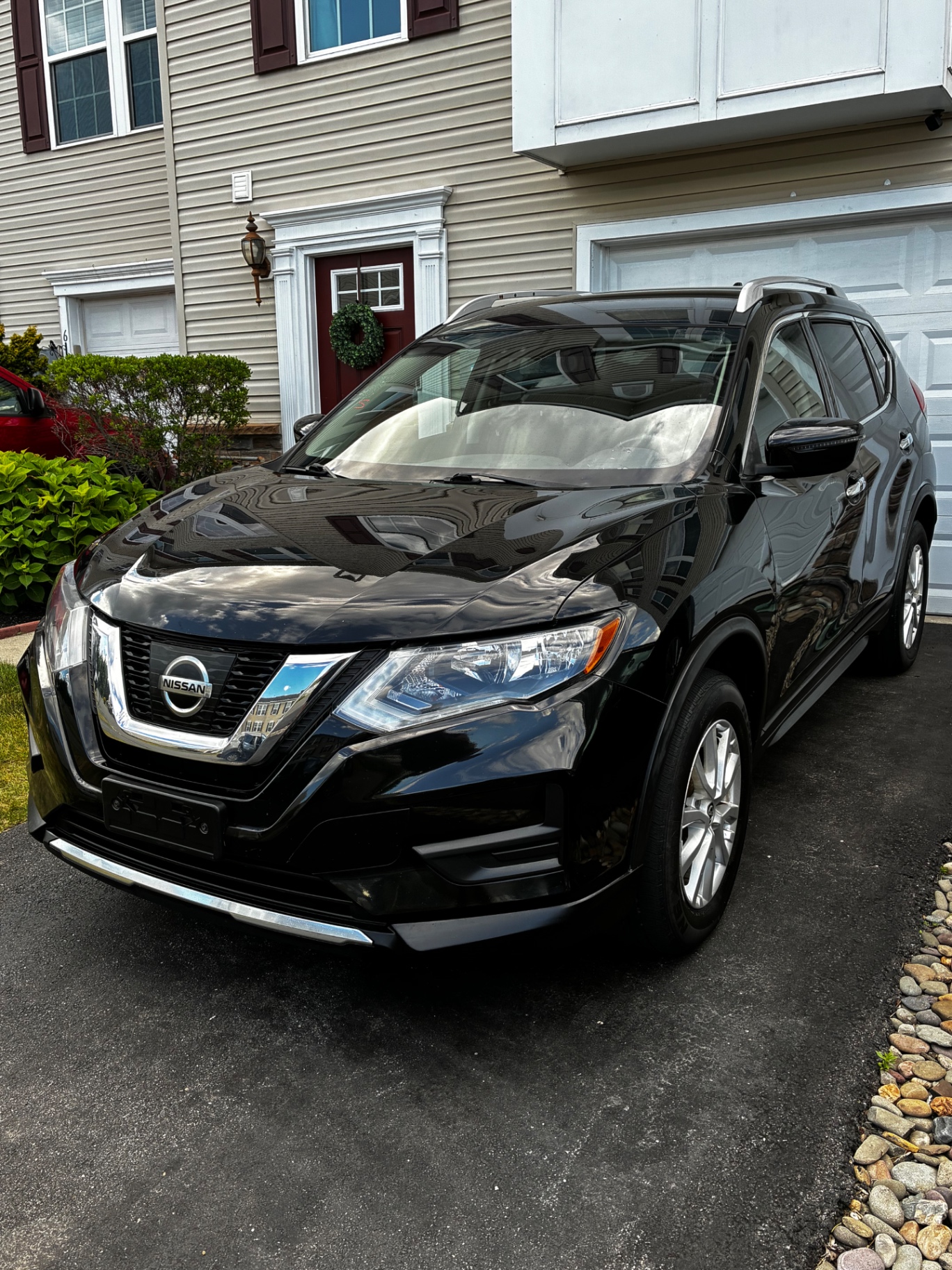 Sold: 2017 Nissan Rogue SV AWD